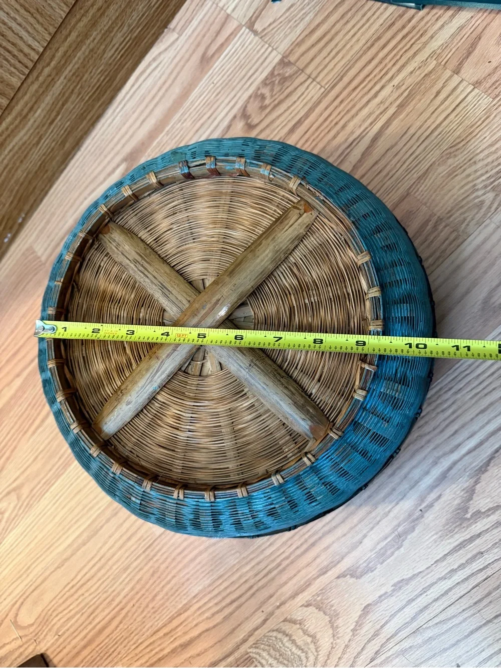 ANTIQUE CHINESE HAND WOVEN BAMBOO BASKET W/LID & GLASS HANDLES,BEADS,COINS